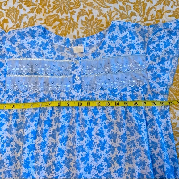 Floral granny nightgown - Picture 3 of 9